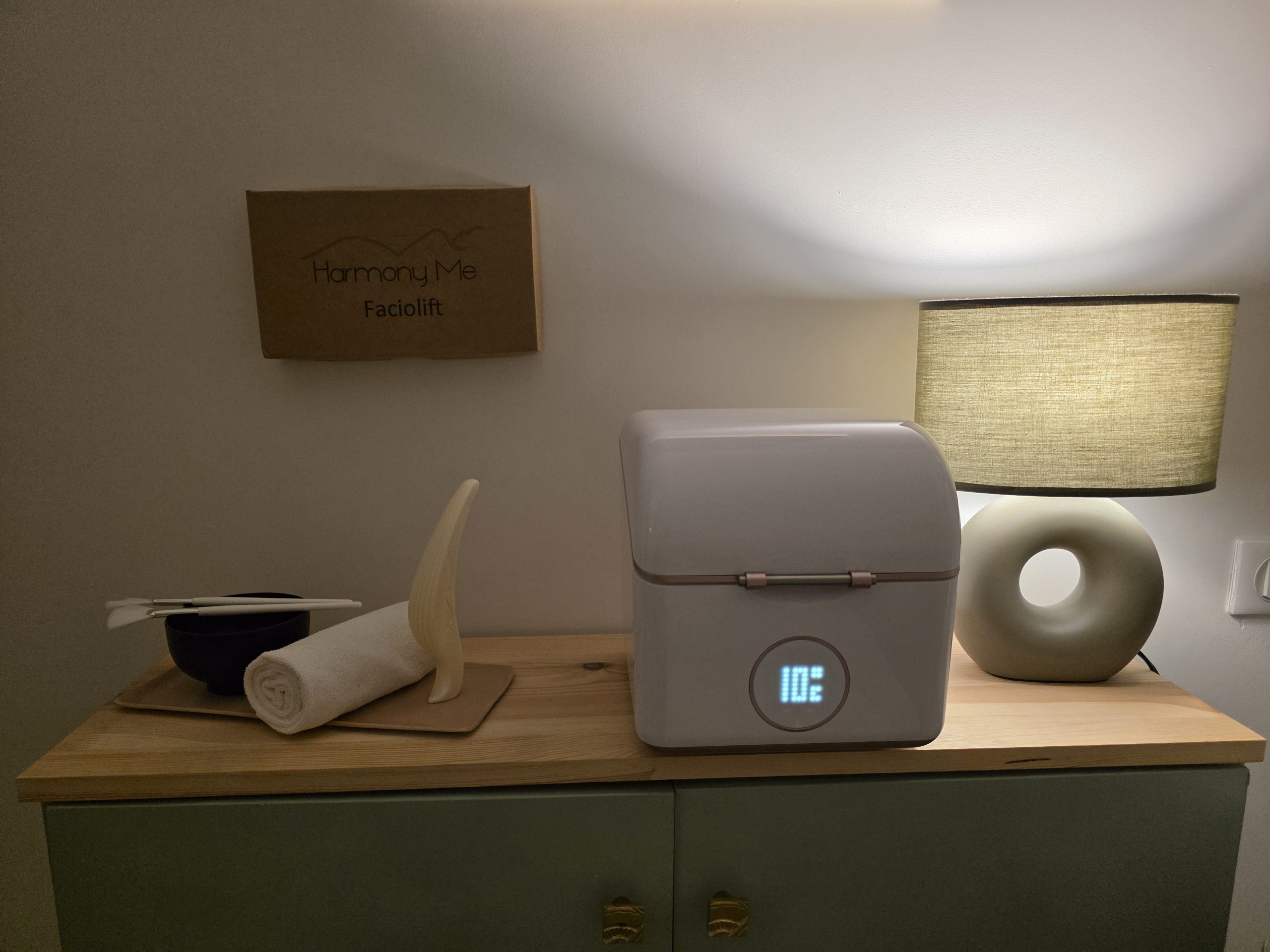 Le Faciolift, geste d'auto-massage du visage