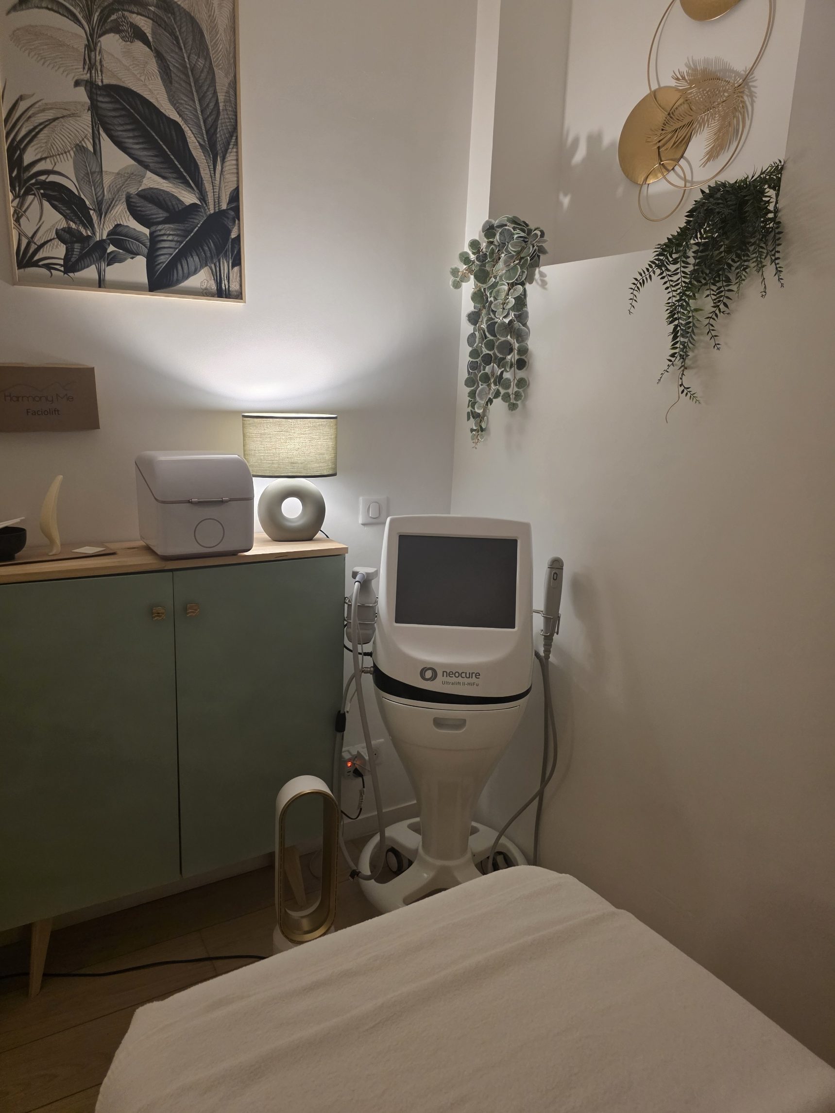 Soin anti-âge HIFU Celestetic à Paris 7